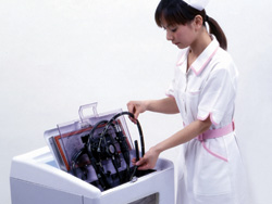 写真：ONW-10の洗浄の様子